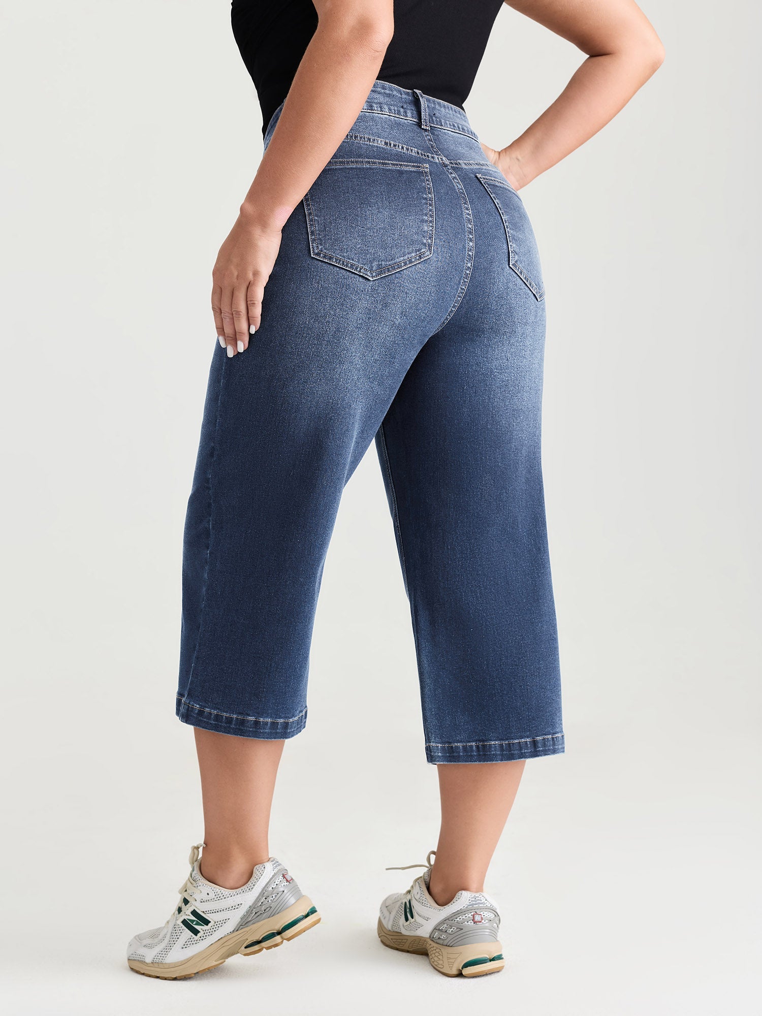 Classic Wide-Leg Capri Jeans