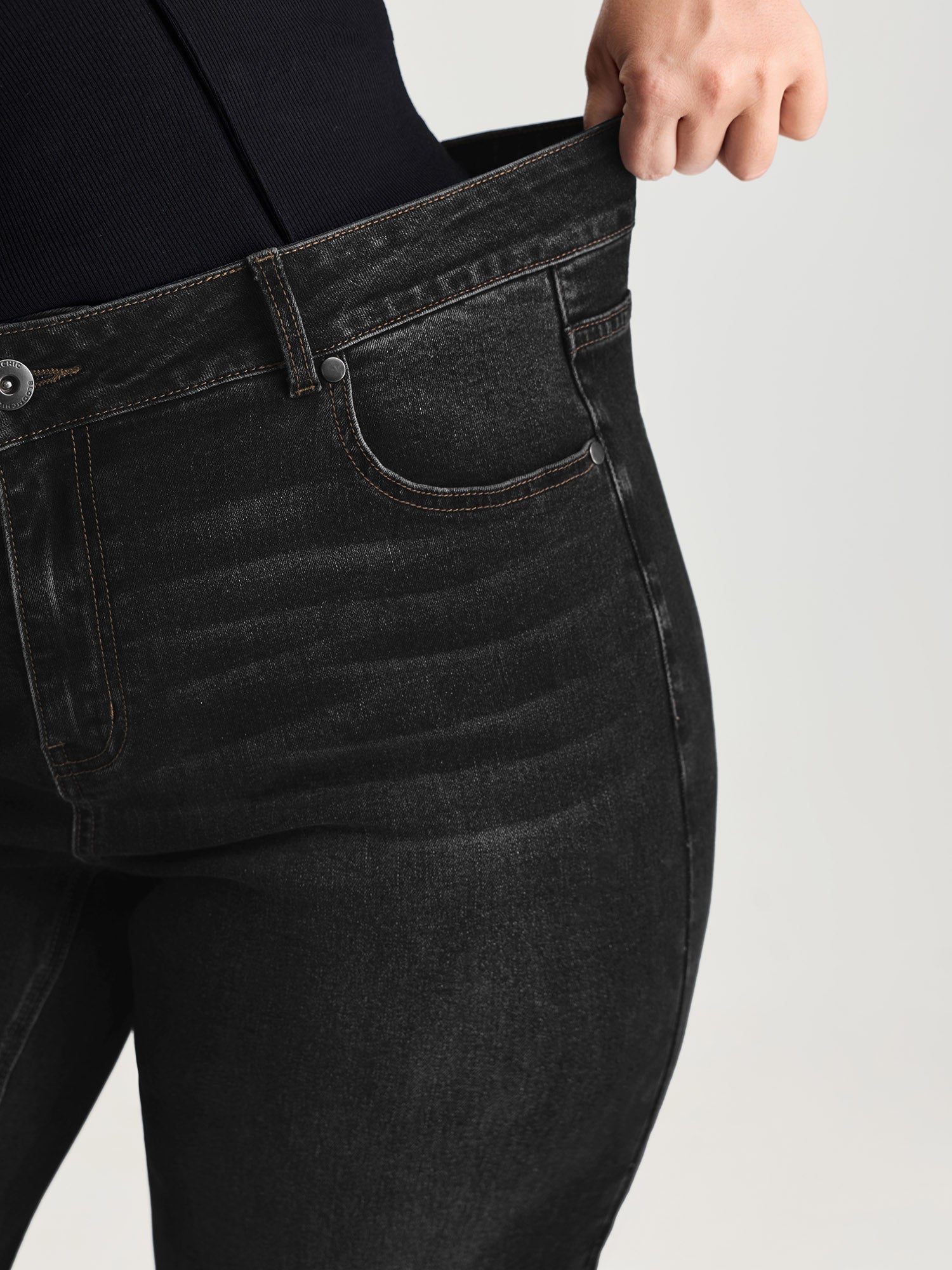 Classic Wide-Leg Capri Jeans