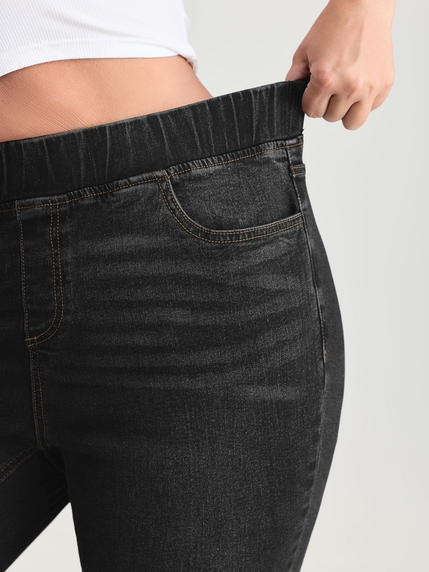 Pull-On Stretchy Waist Skinny-Fit Capri Jeans