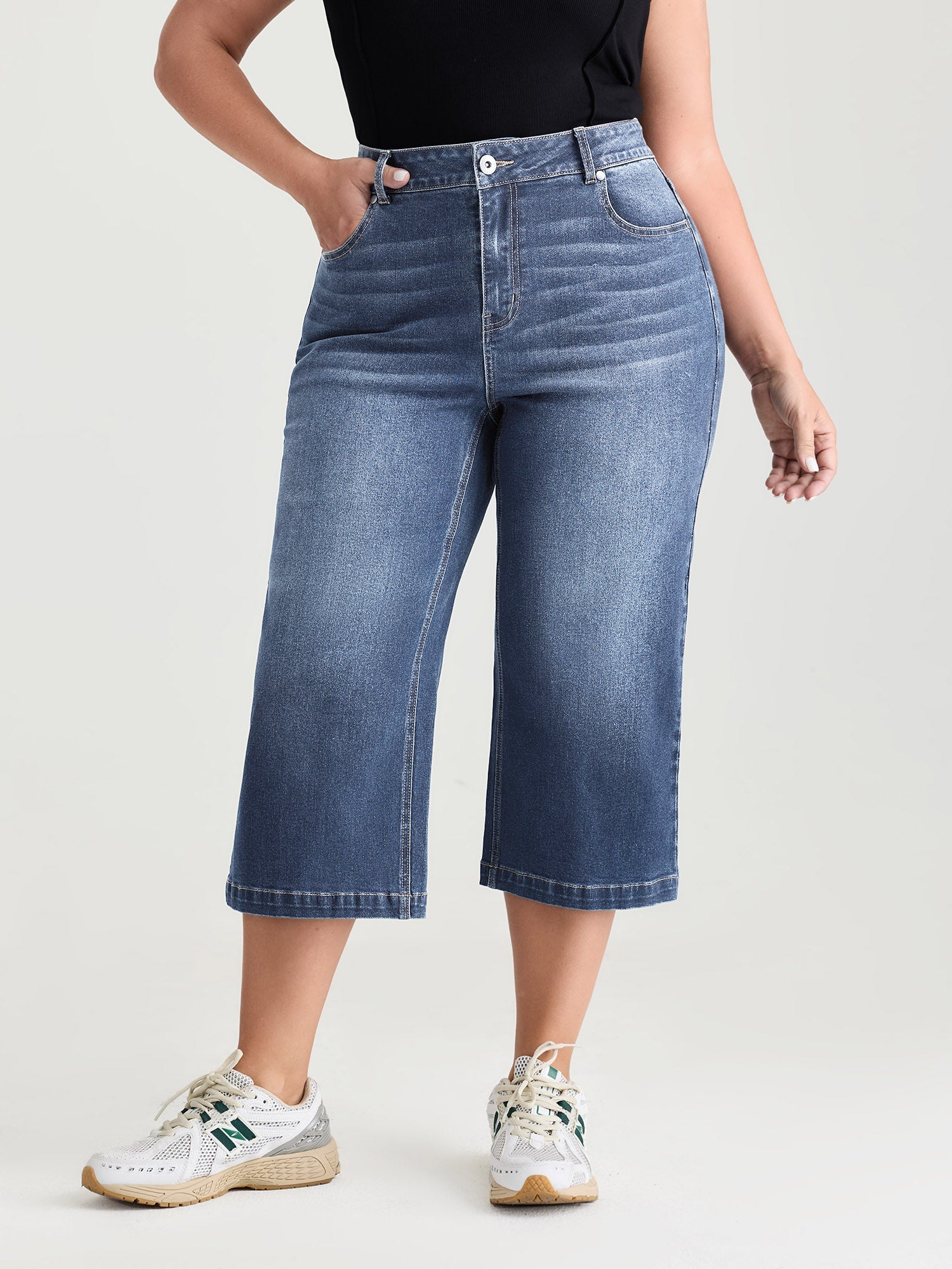 Classic Wide-Leg Capri Jeans