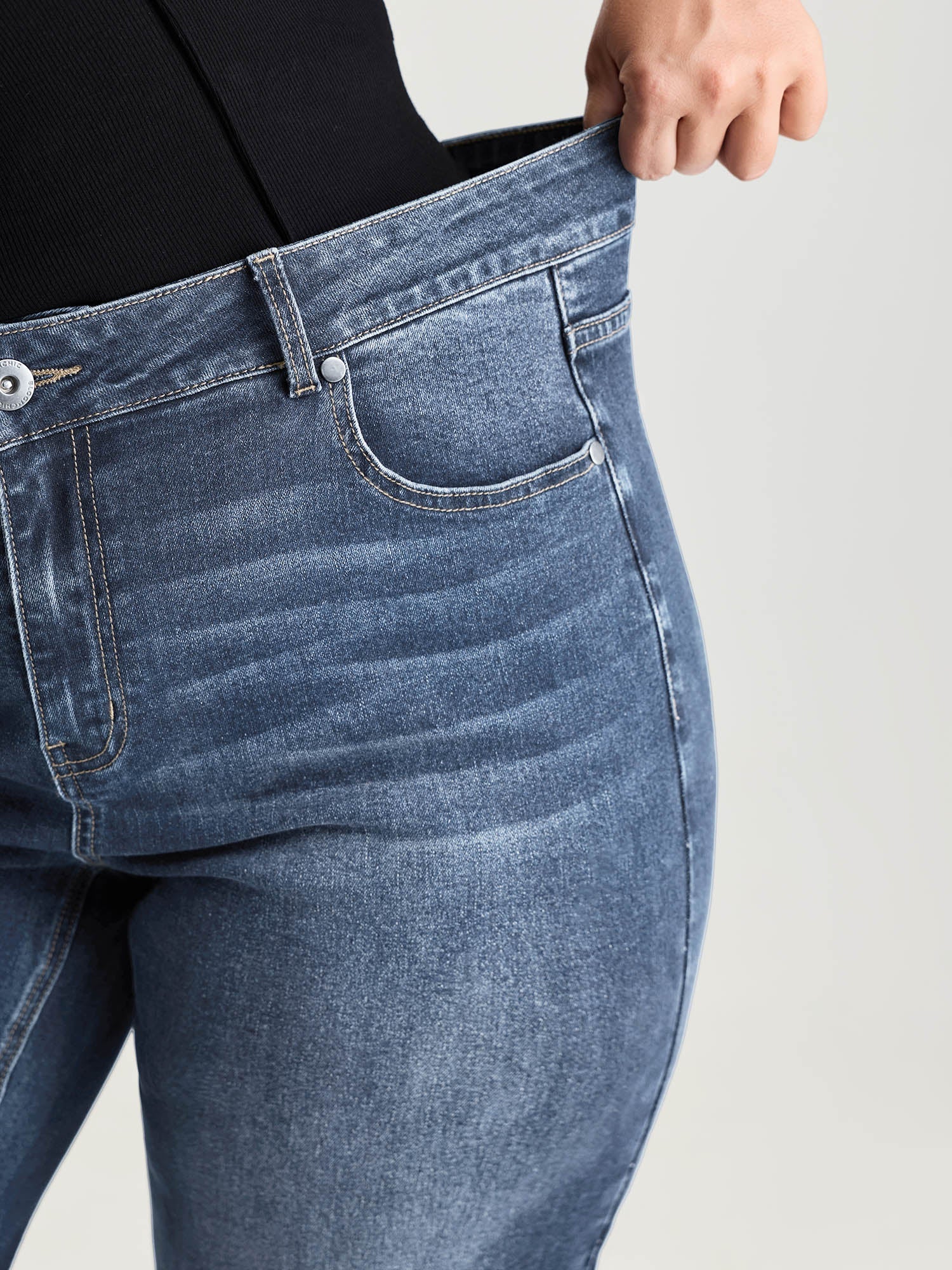 Classic Wide-Leg Capri Jeans